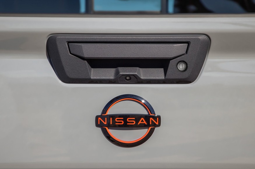 Ожидаемая премьера Nissan Frontier Cummins Concept на автосалоне в Чикаго 2014