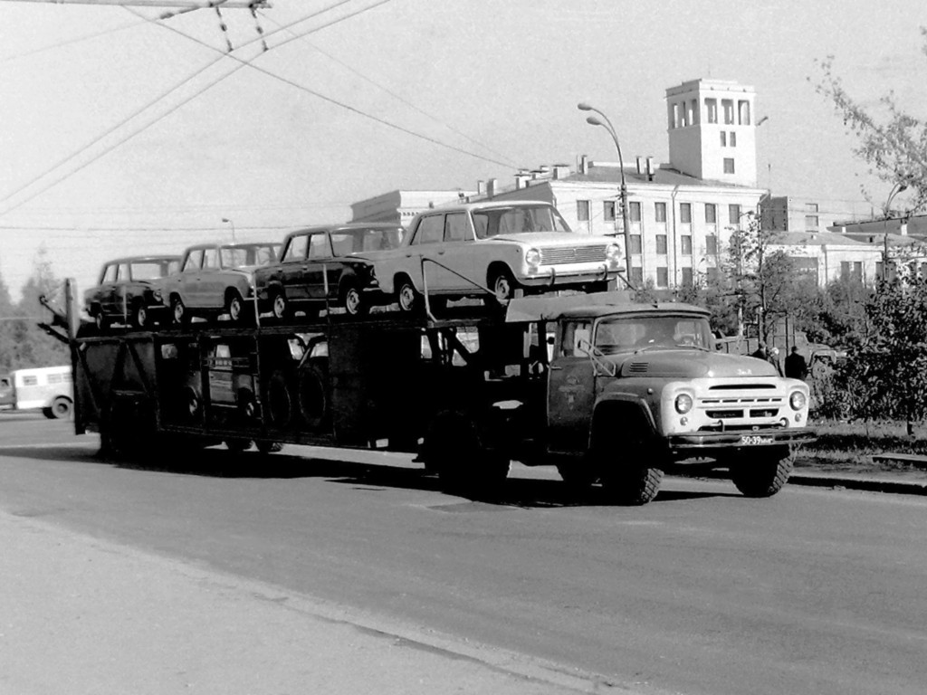 Автовозы, обычные и не очень: как и на чем перевозили автомобили в СССР