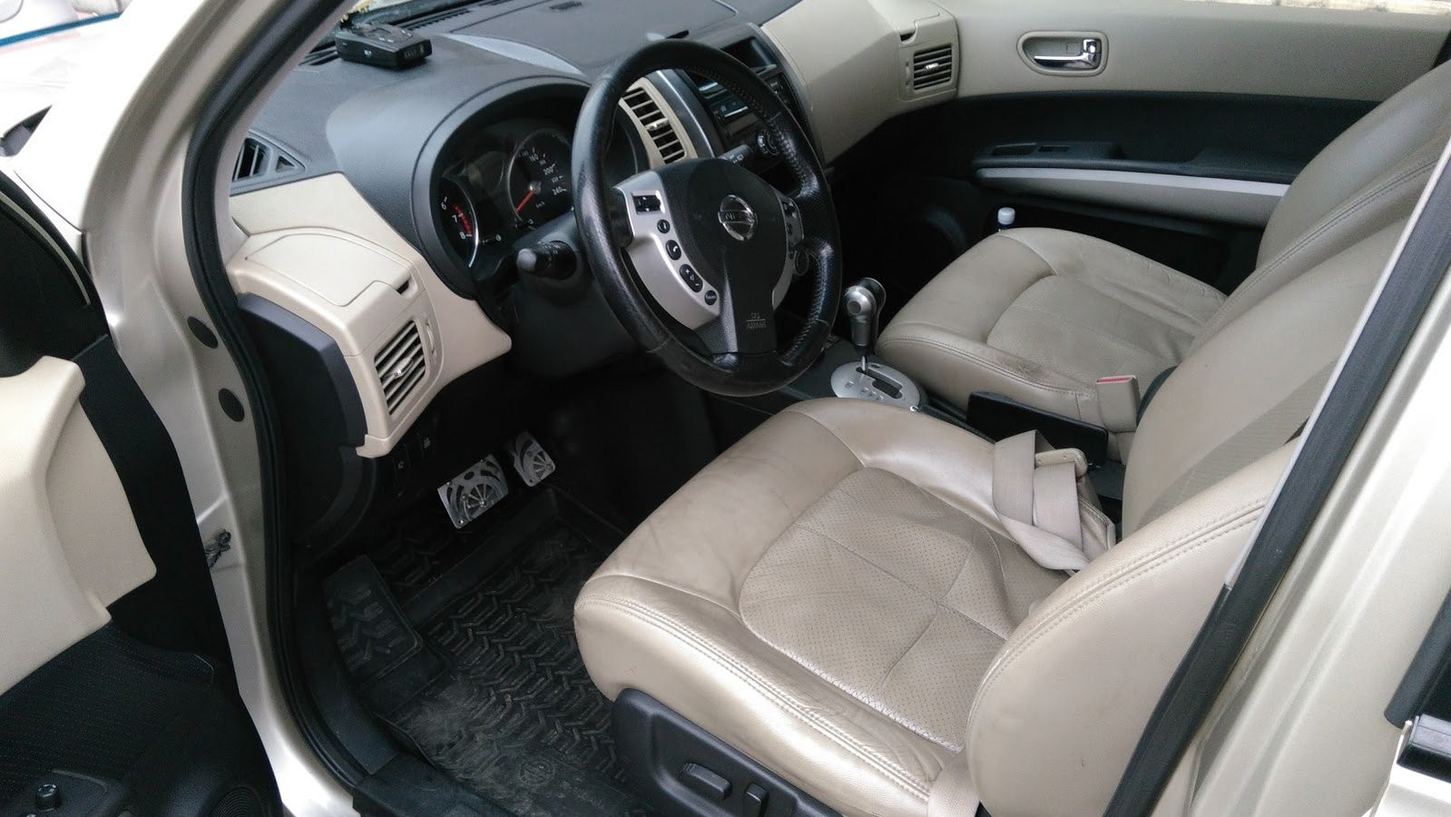 Nissan X-Trail II салон