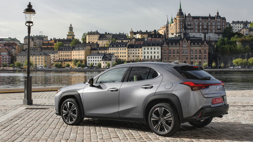 lexus-ux250h-69-2