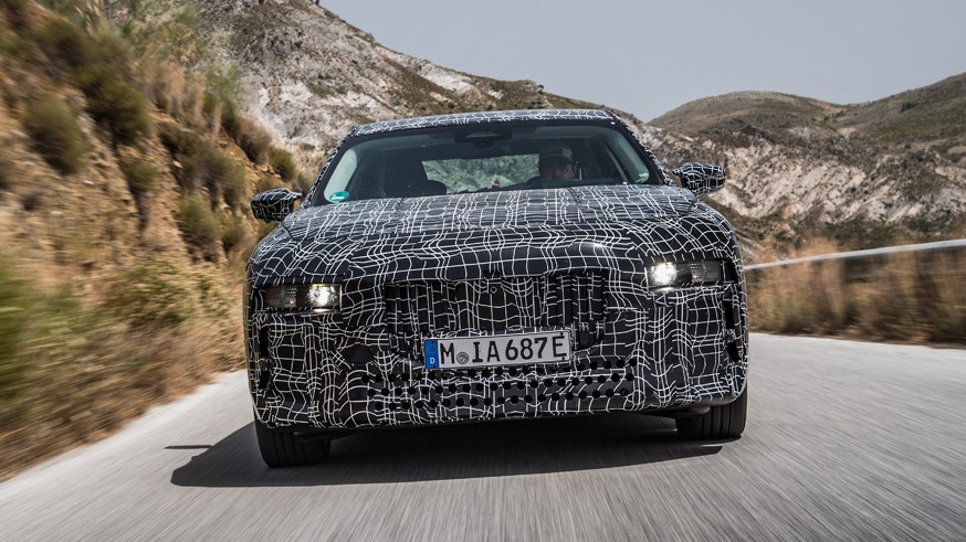 BMW продолжает испытывать на дорогах свой будущий электрический флагман: новые фото i7