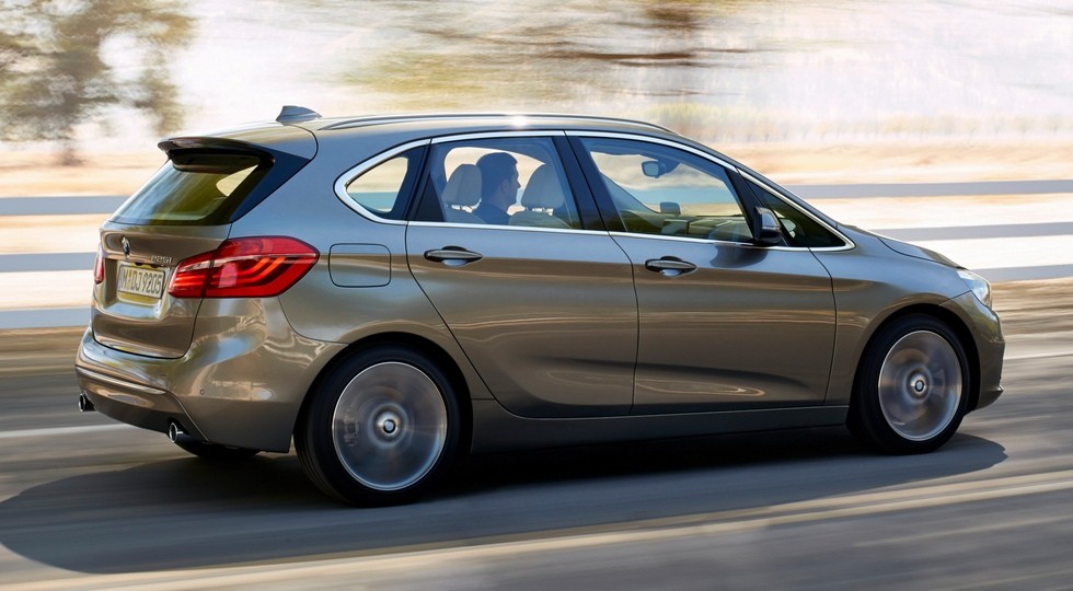 bmw_225i_active_tourer_11