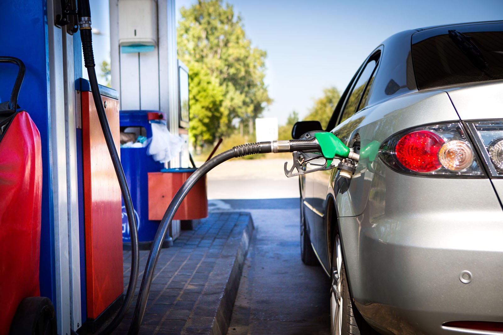 Водород, метан или улучшенный бензин: чем заправляемся сегодня и на чем будем ездить завтра