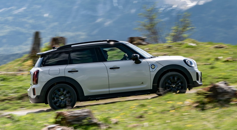 Кроссовер Mini Countryman обновлён: топовый мотор «придушили», зато больше версий имеют 8АКП