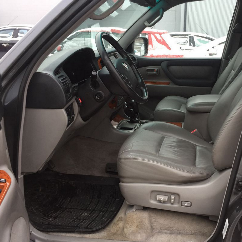 Toyota Land Cruiser 100 интерьер
