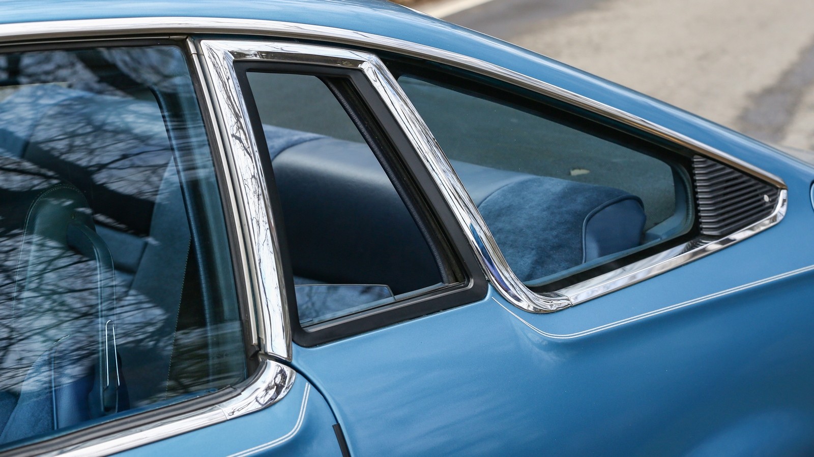 Mazda RX-5 голубая форточка