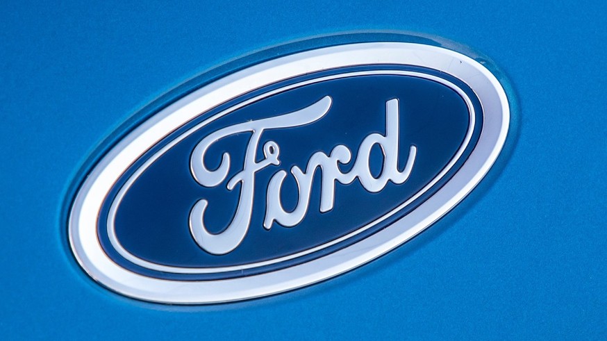 На фото: логотип марки Ford
