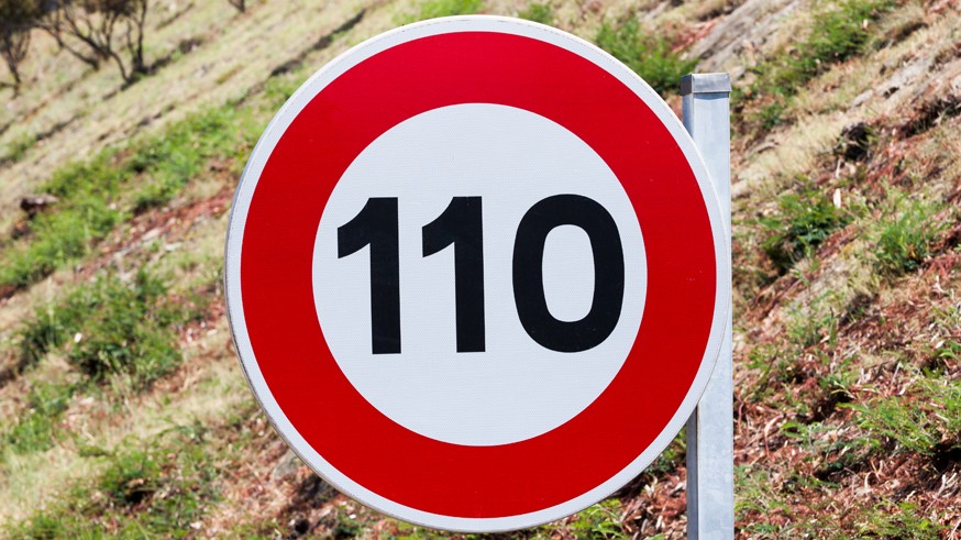 Speed limit traffic sign