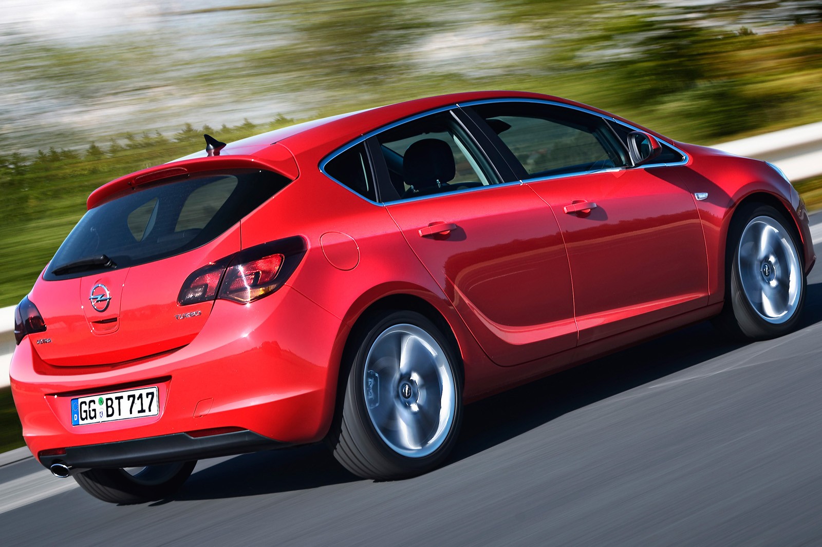 5 причин покупать и не покупать Opel Astra J