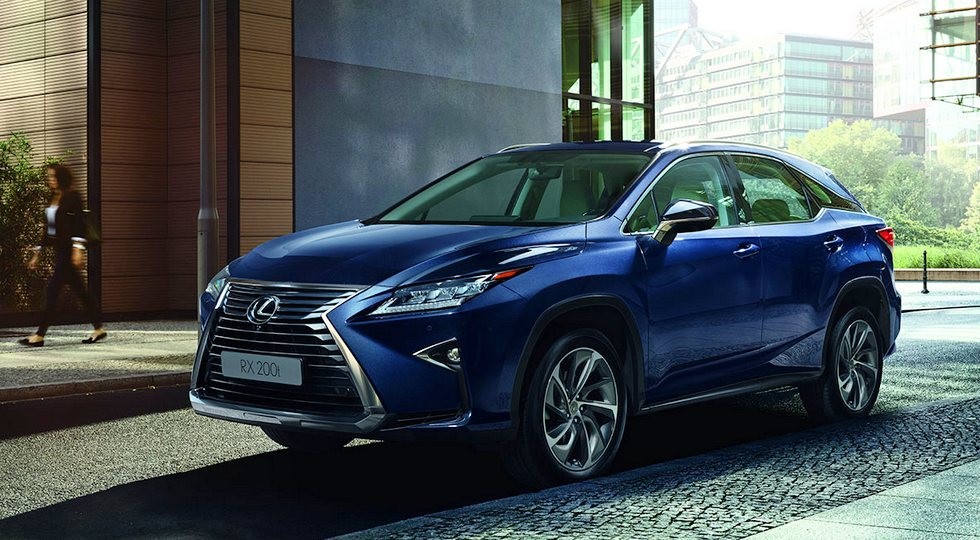 На фото: Lexus RX