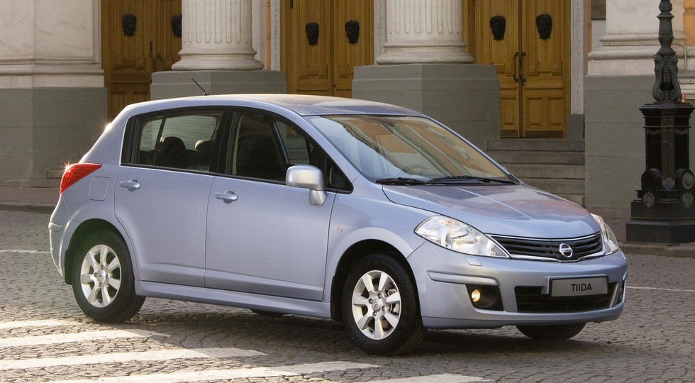 На фото: Nissan Tiida (C11)'2010–13