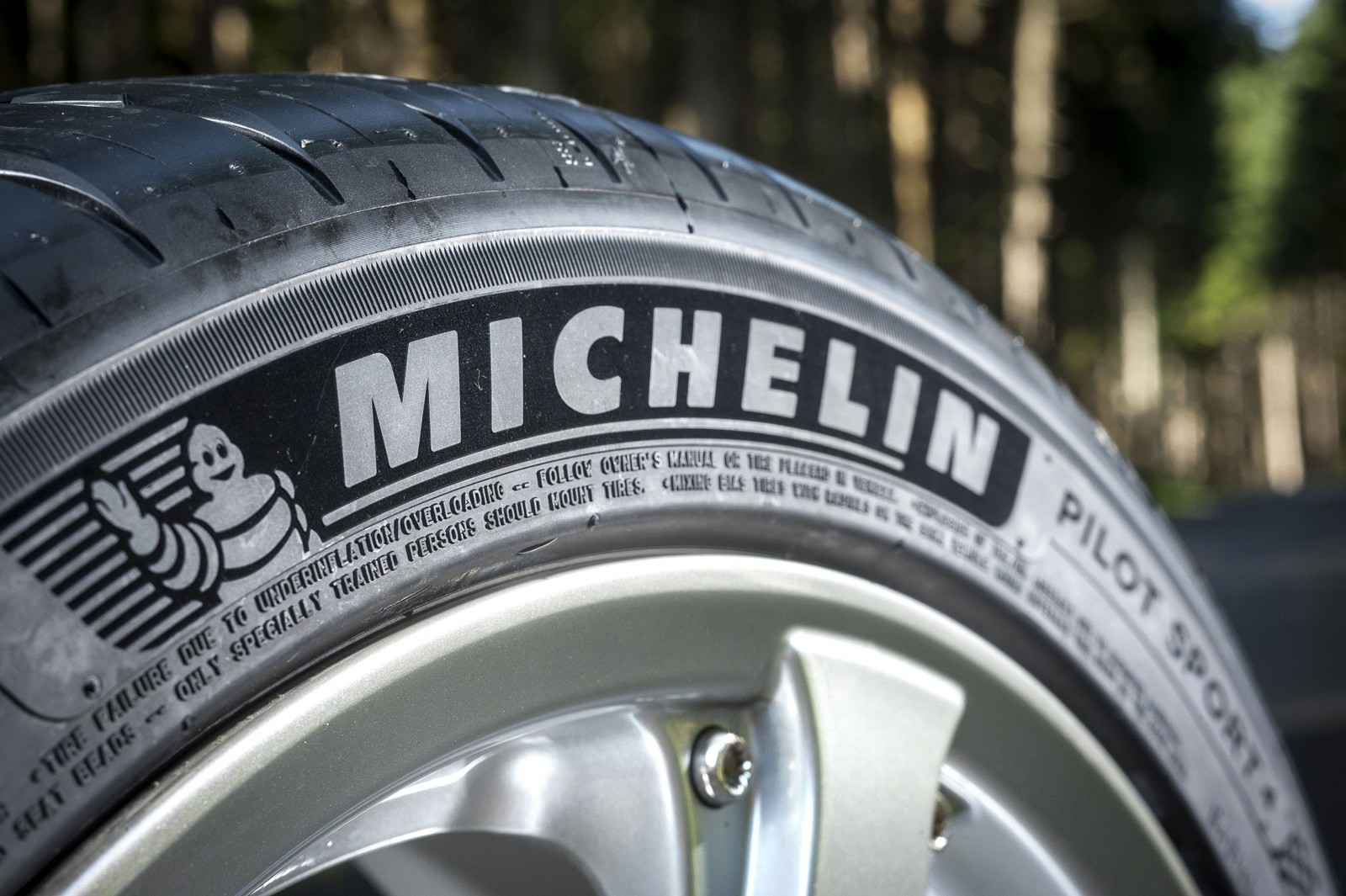 Работаем дольше, катимся дальше: тест новых шин Michelin Pilot Sport 5 и Sport EV