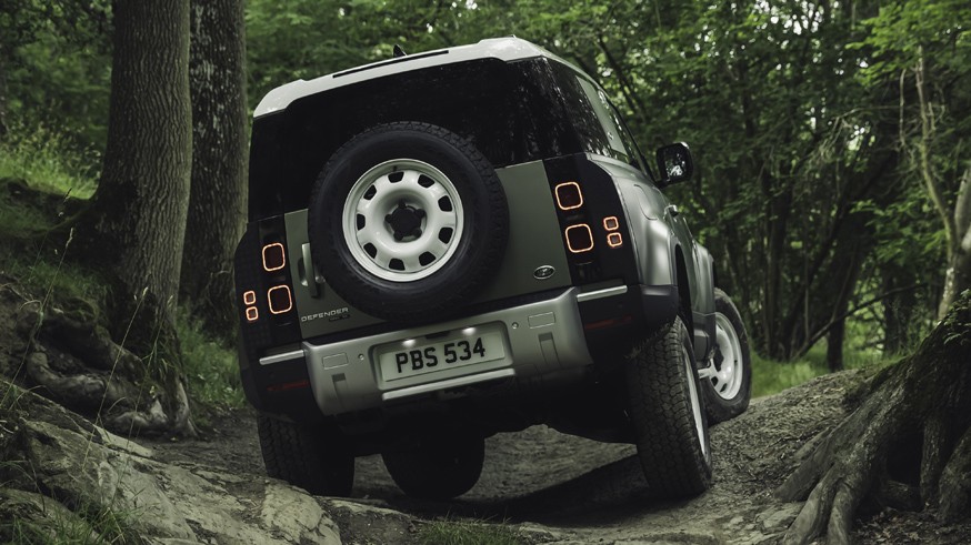 «Младший брат» Land Rover Defender может получить передний привод и интерьер попроще