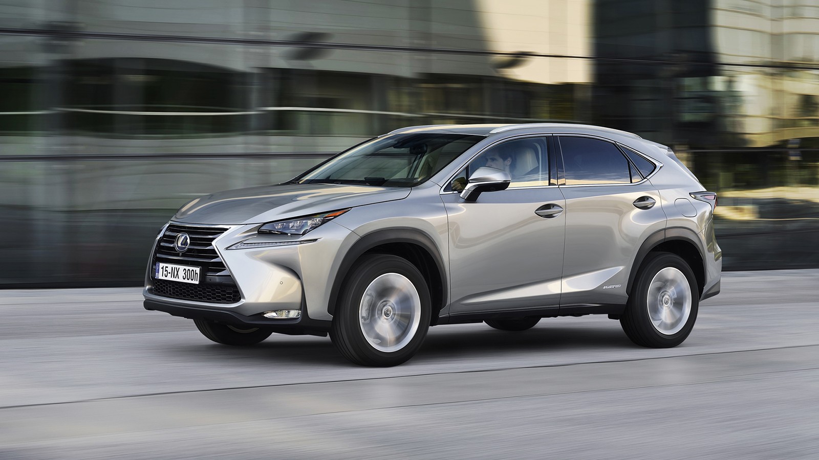 На фото: Lexus NX
