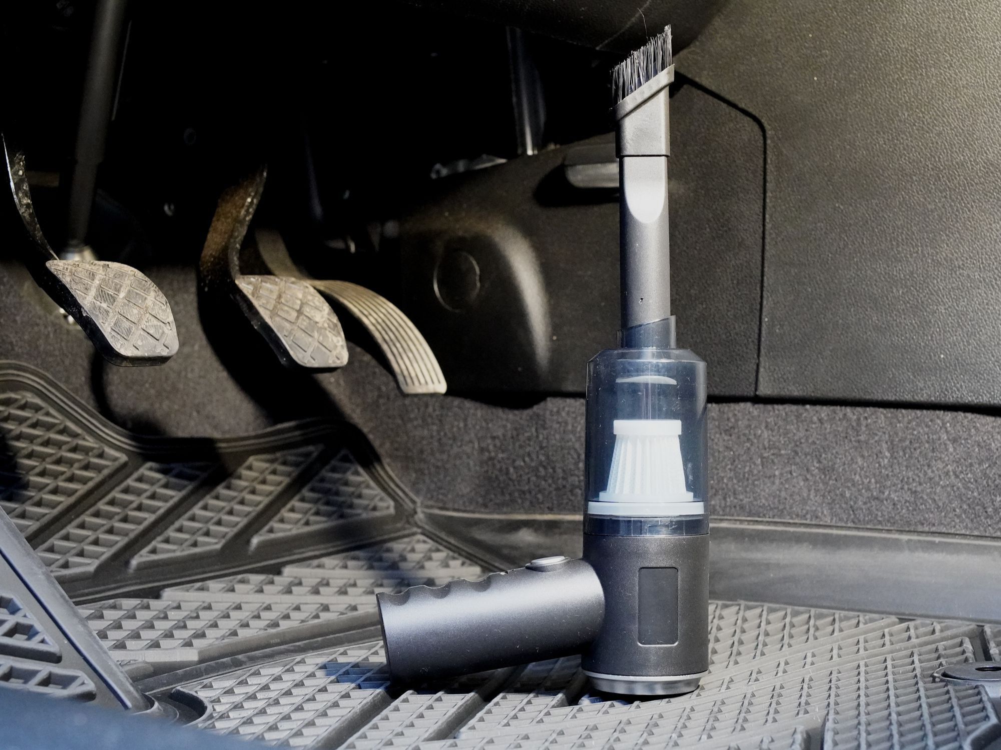 Вскрытие показало: что могут автопылесосы за 300 рублей