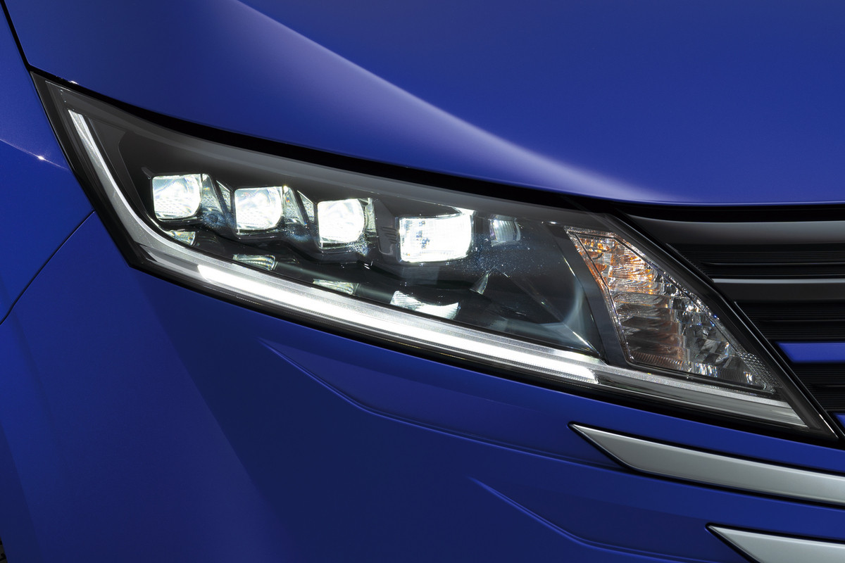 Nissan Note тоже перешёл на новый фирменный стиль марки - КОЛЕСА.ру ...