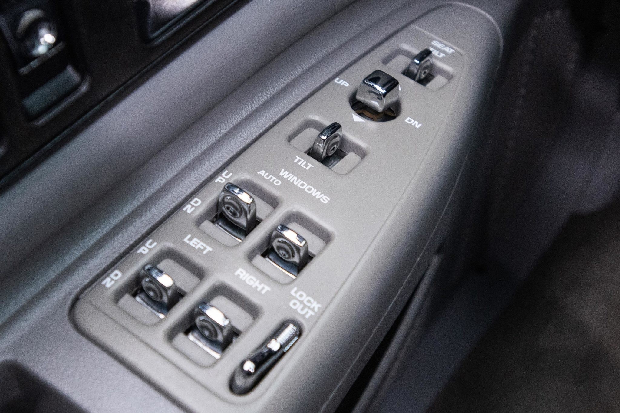 Рамный спортседан Chevrolet Impala SS на аукционе: идеальное состояние и почти даром