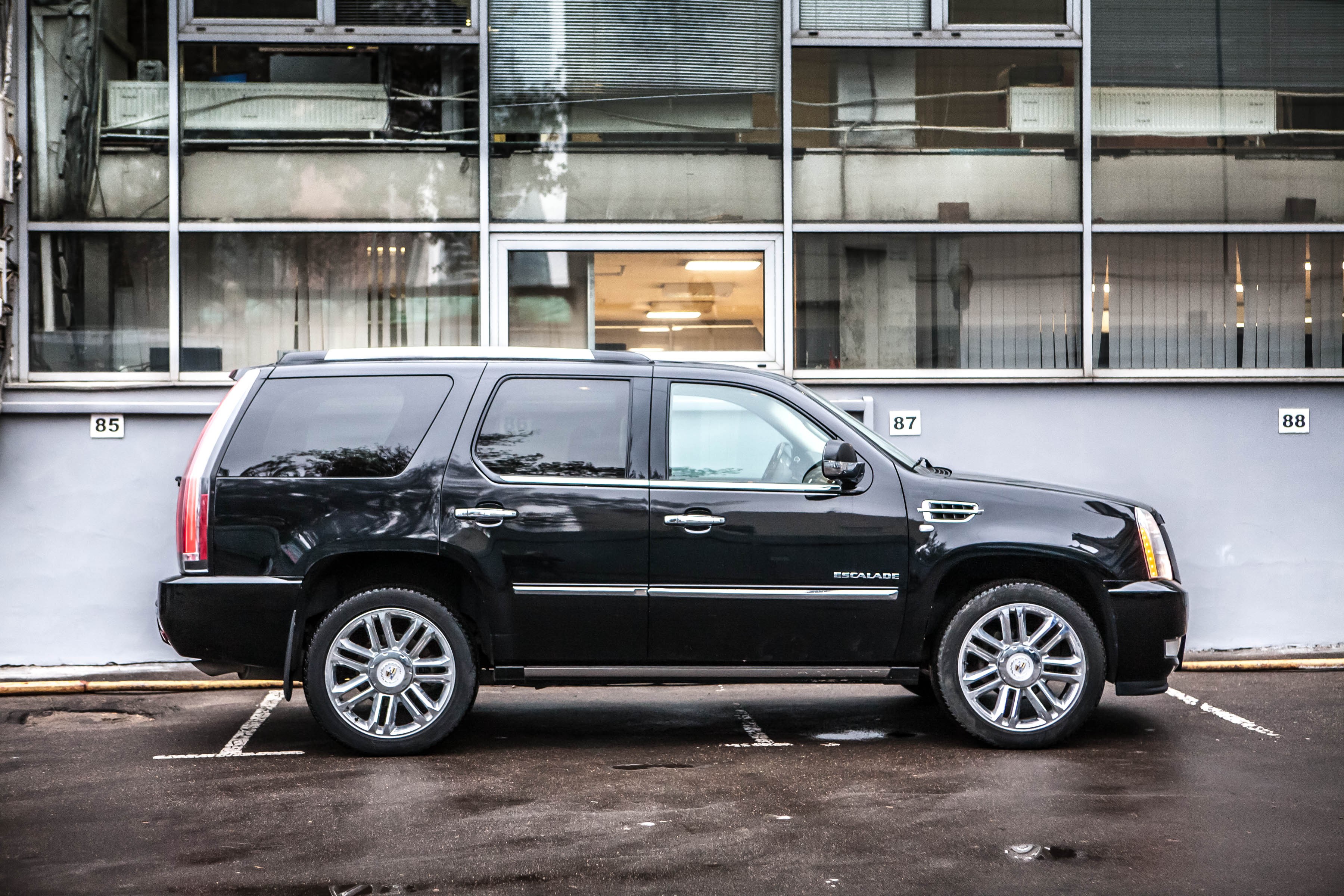 Cadillac escalade третьего поколения минусы