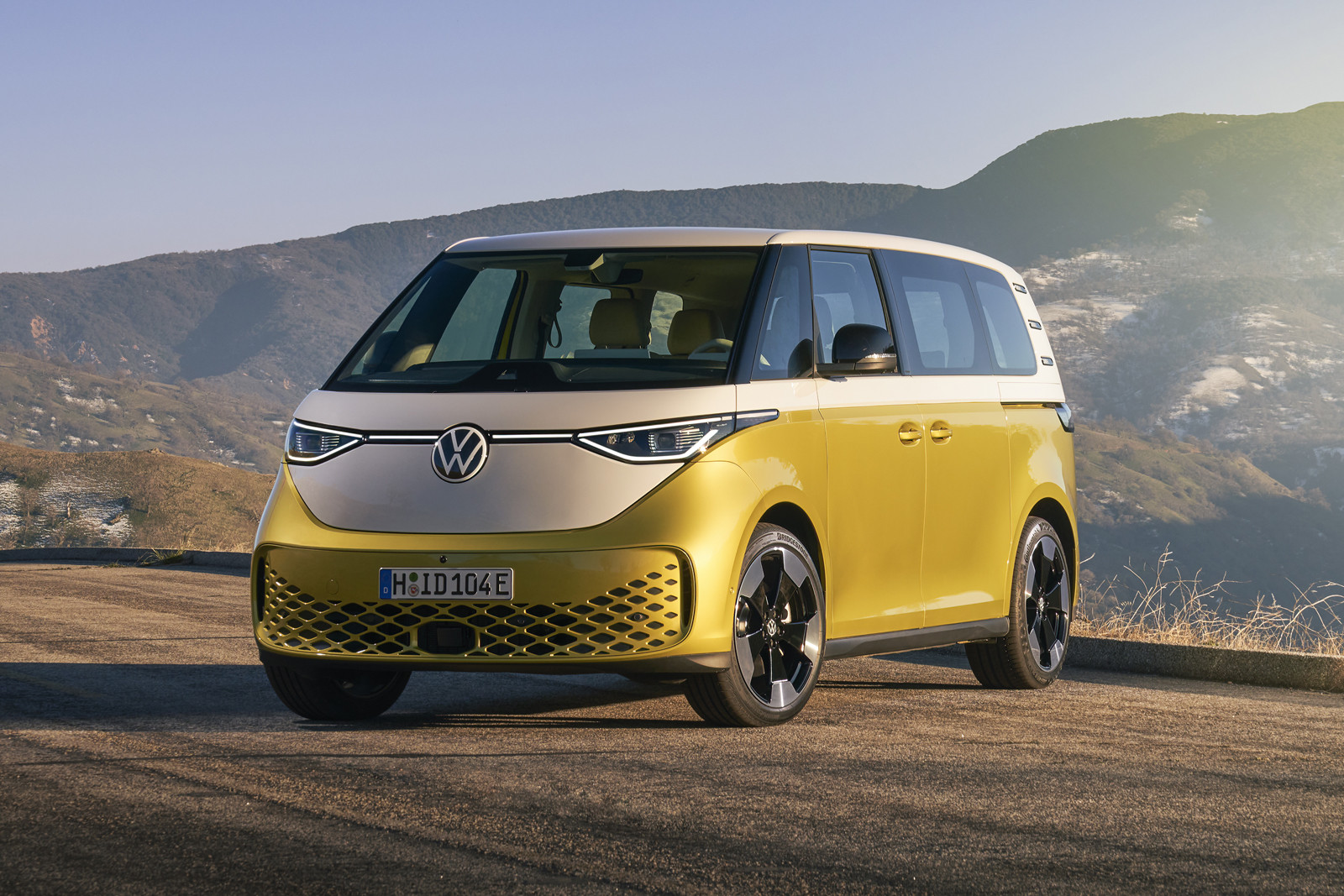 Volkswagen ID. Buzz стал ещё практичнее с новой перегородкой за вторым рядом сидений