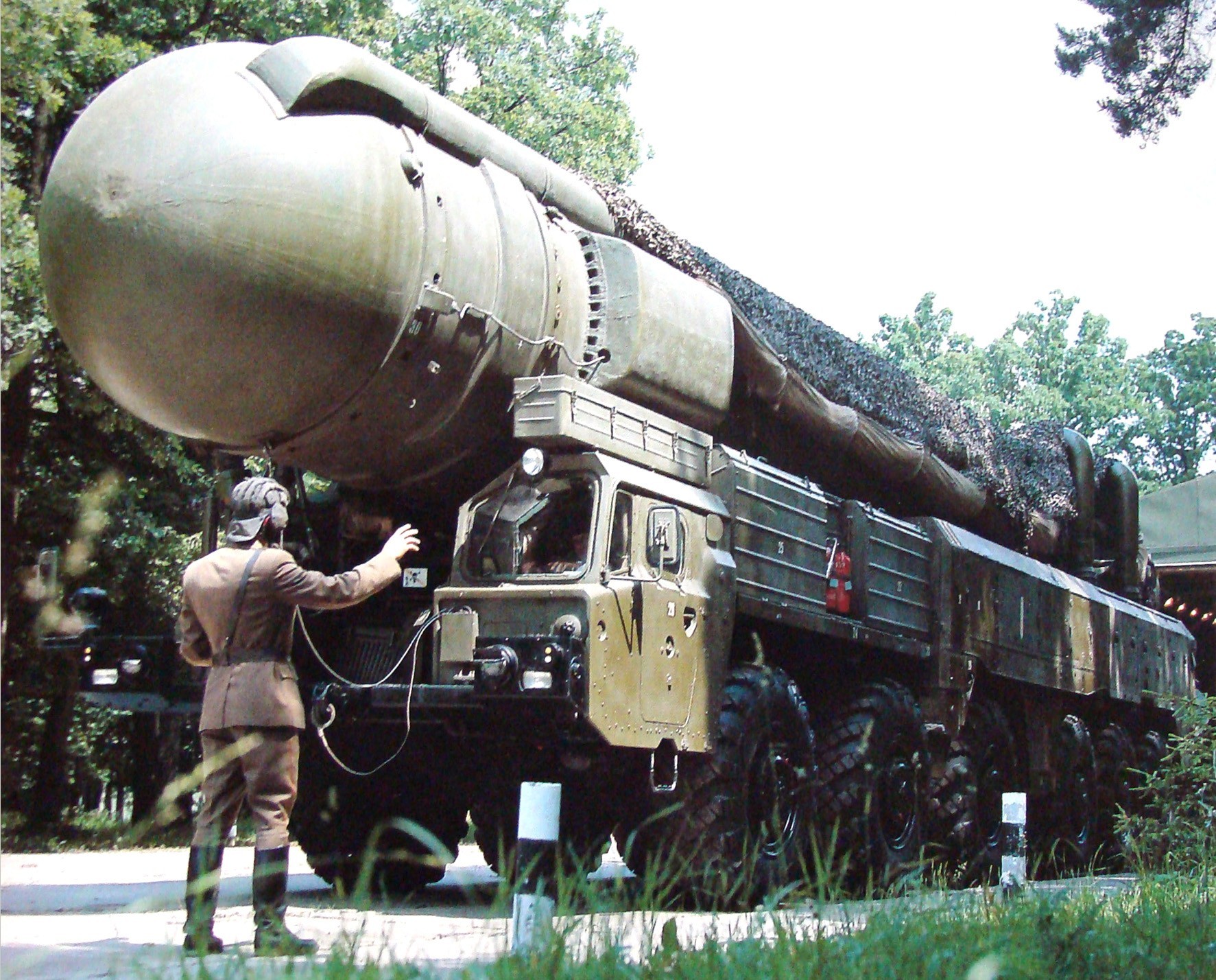 Комплекс советский. РСД-10 Пионер SS-20. Ракетный комплекс РСД 10 Пионер. Комплекс Пионер SS-20 ракетный средней дальности РСД-10. МАЗ 547 Тополь.