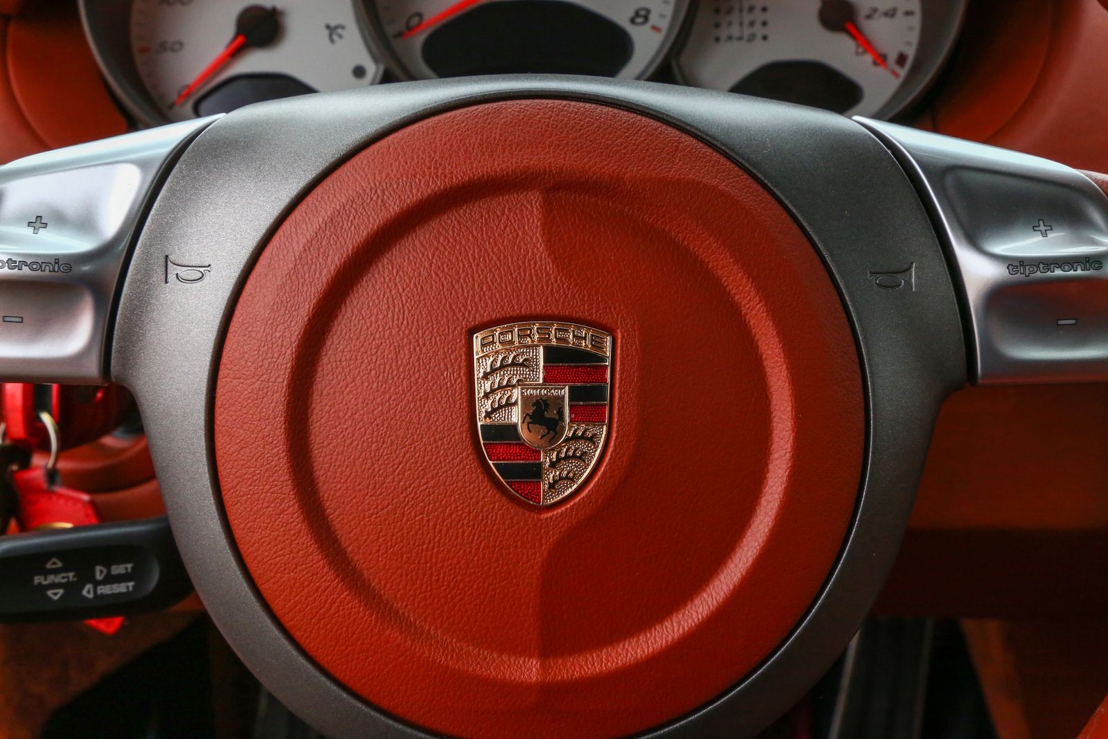 Мотор посередине и удивительный баланс ходовой: опыт владения Porsche Boxster 987