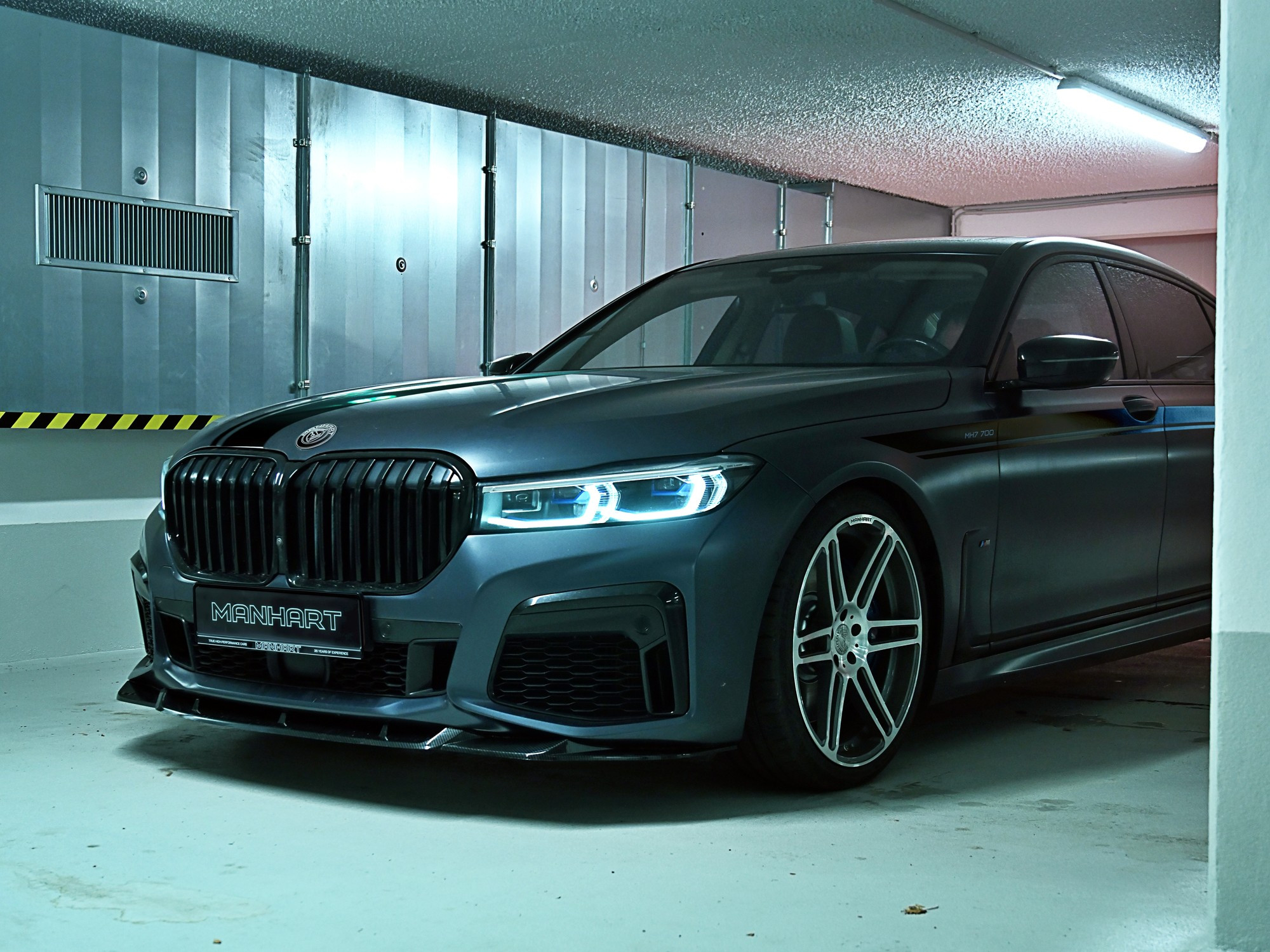 Последняя настоящая «семёрка»: Manhart MH7 700 на базе BMW M760Li поколения G12