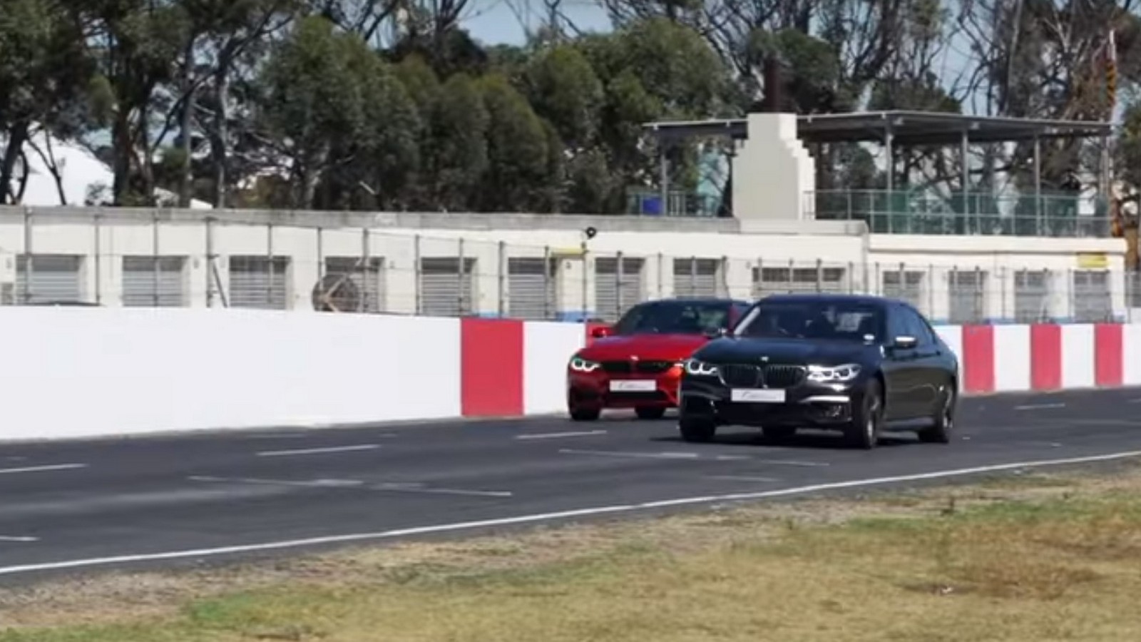 bmw-m760li-vs-bmw-m4-competition-2