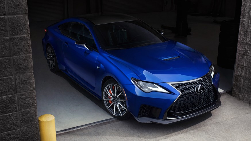 На фото: Lexus RC F