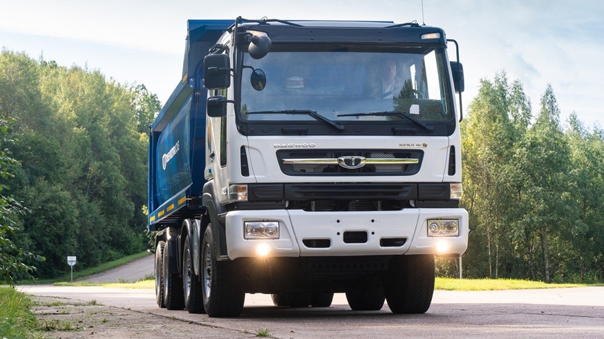 Daewoo Trucks начинает продажи новой модели в РФ: на рынок выходит самосвал 8x4 Novus