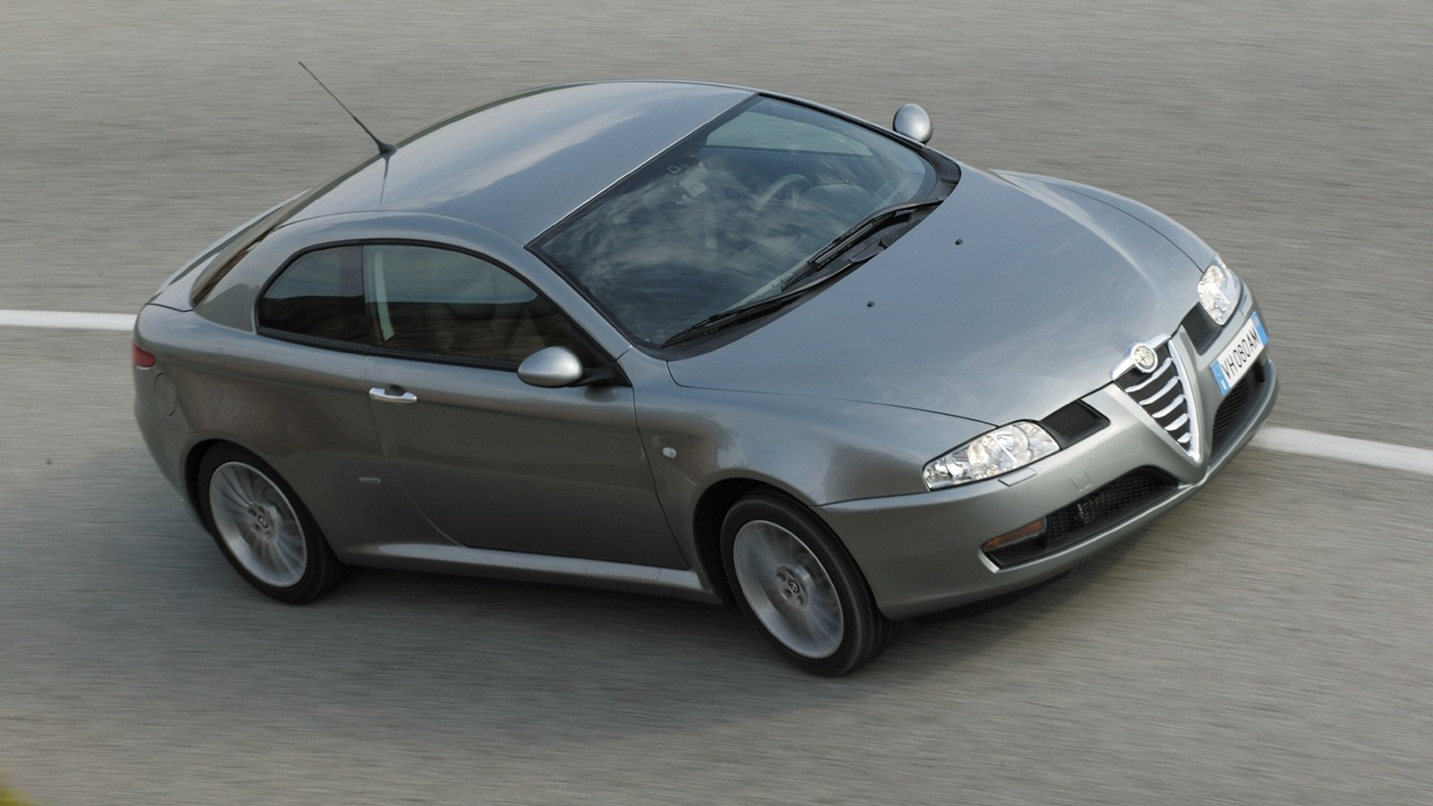 На фото: Alfa Romeo GT '2003–02010