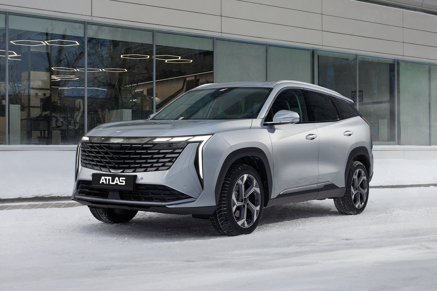 Кроссовер Geely Atlas в России: теперь с двумя моторами на выбор