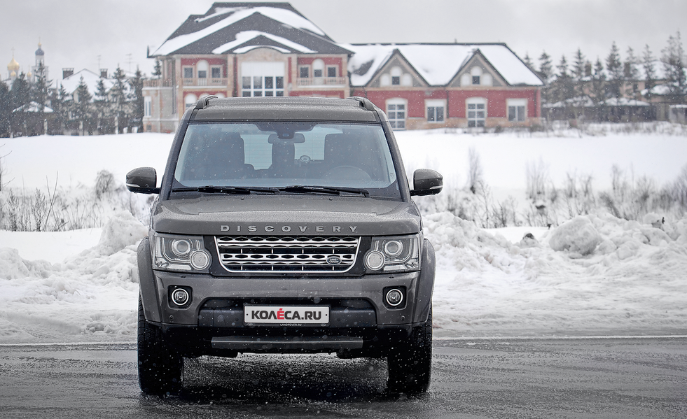 Ремонт дискавери 4. Land Rover Discovery 4 2016. Land Rover Discovery 4.0 v6. Discovery 4 scv6. Ленд Ровер Дискавери 4 черная в снегу.