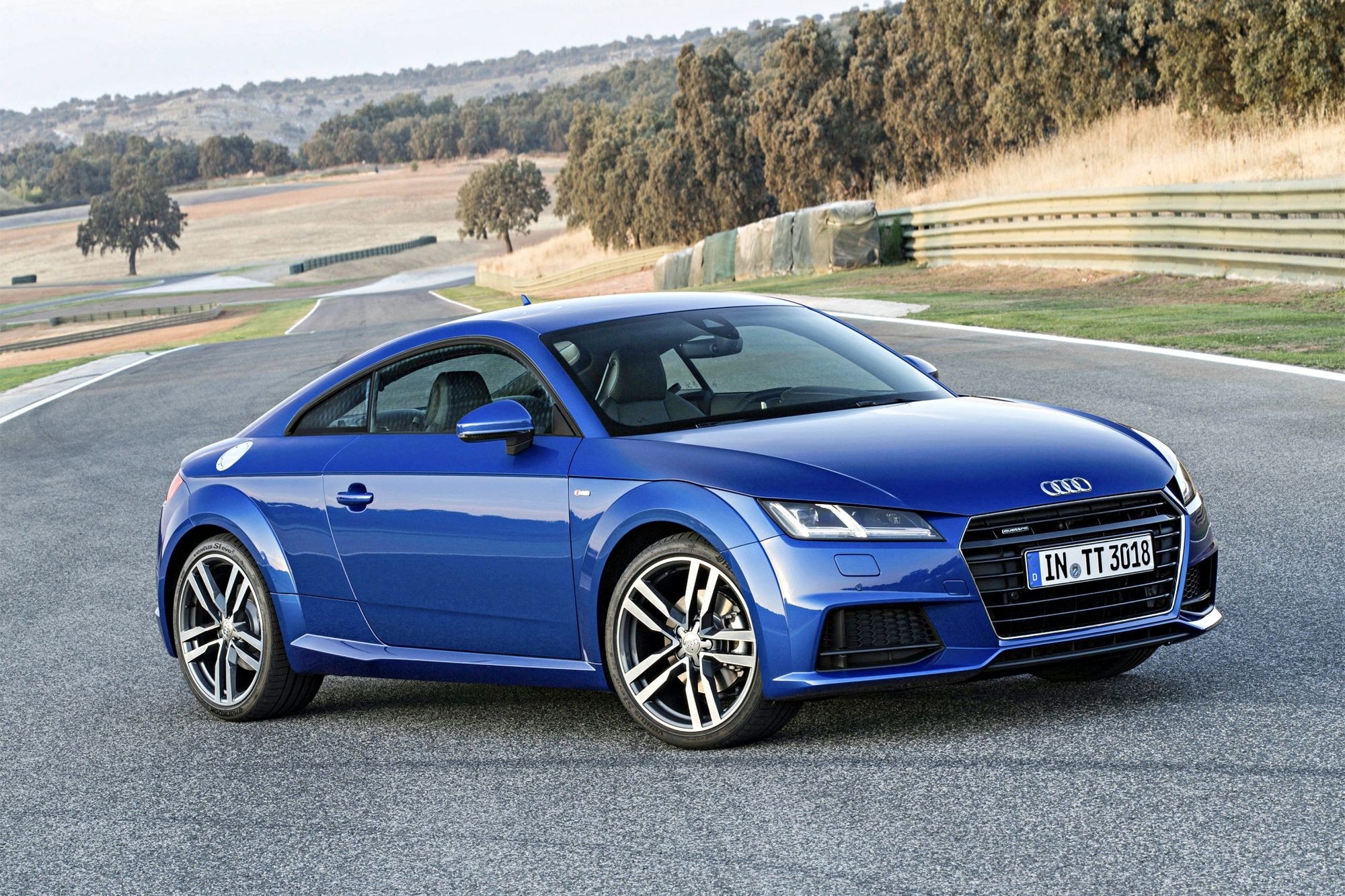 Audi год устраняла риск возгорания спорткаров ТТ: объявлен отзыв в России