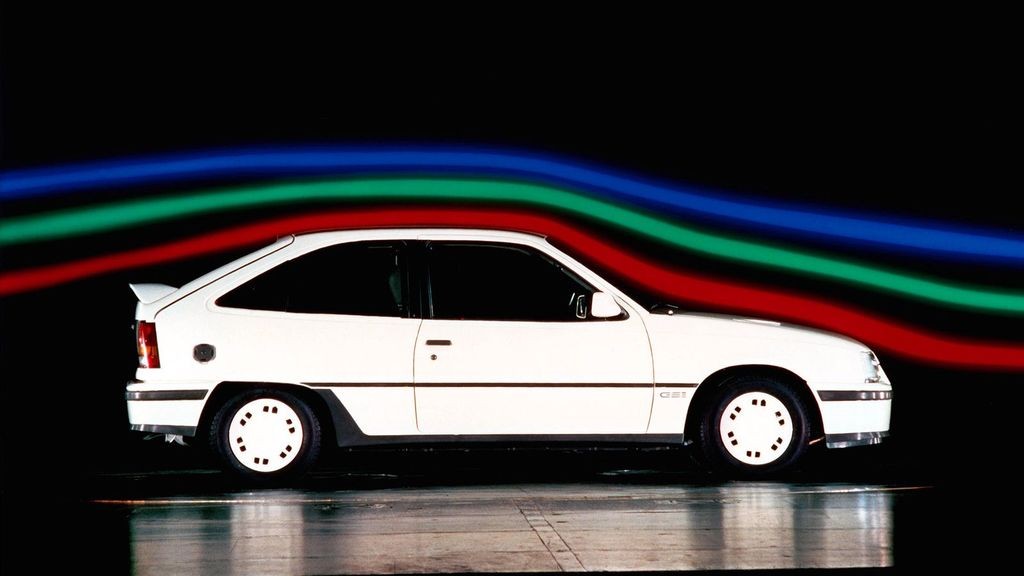 Брат на сестру: сравнение Opel Kadett E и Daewoo Nexia