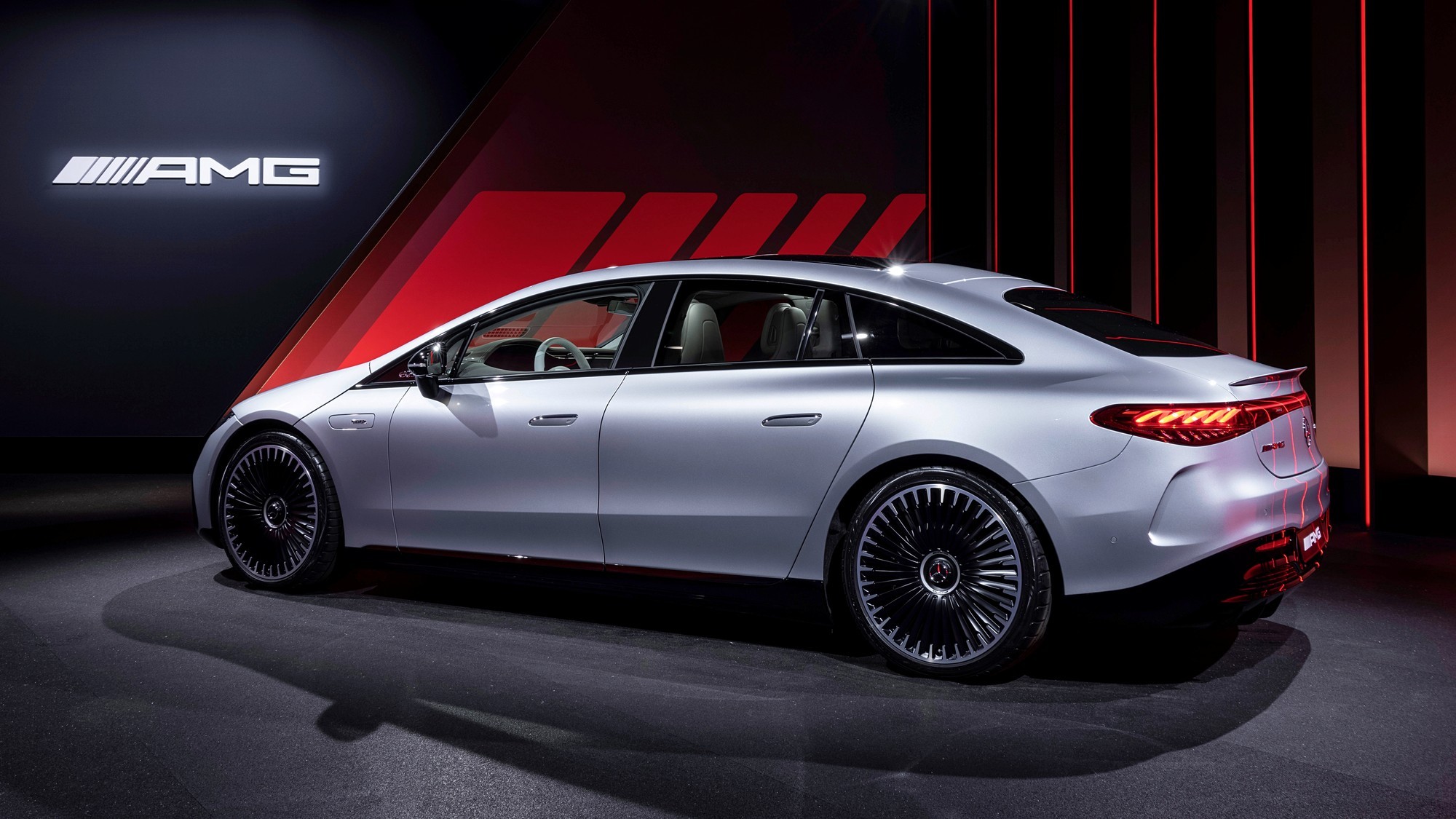 Электрический Mercedes-AMG EQS: намного медленнее, чем Tesla Model S Plaid