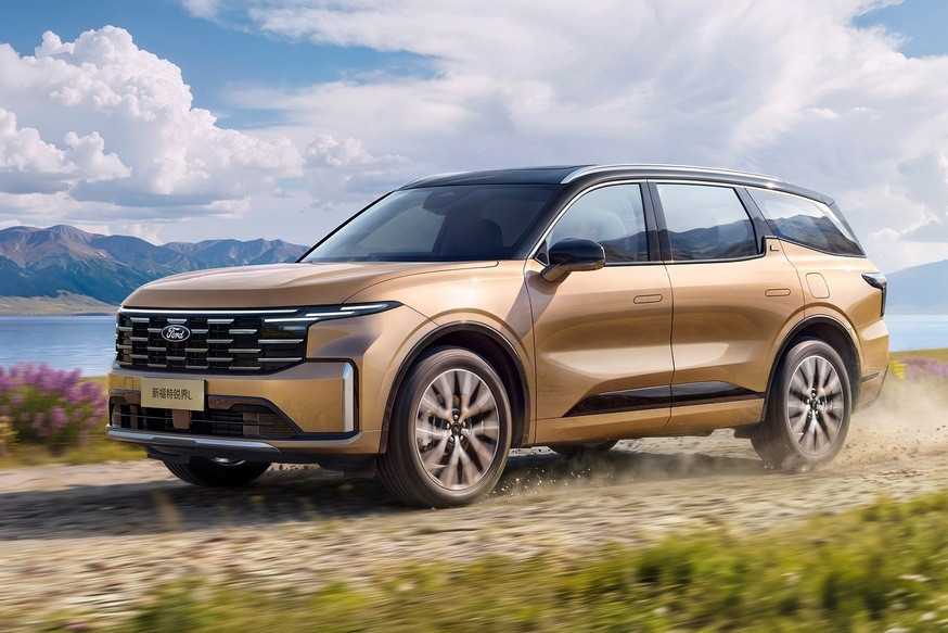 Кроссовер Ford Edge L стал строже и чуть проще после рестайлинга
