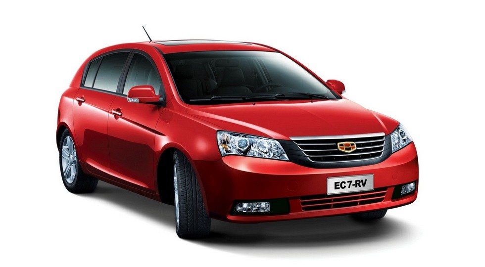 Хэтчбек Geely Emgrand образца 2010 года. Эта модель стала донором для кроссовера Vision S1
