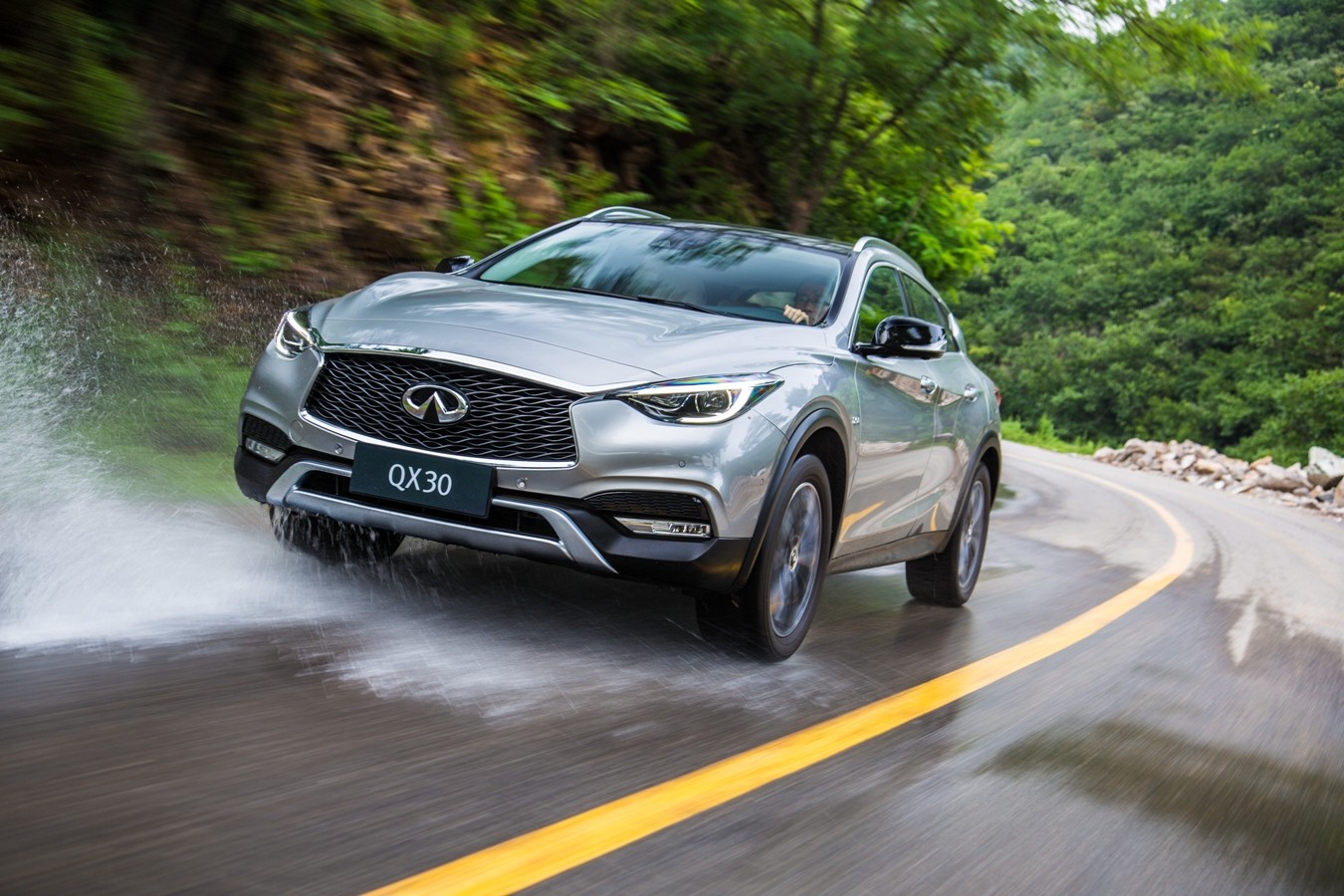 На фото: Infiniti QX30