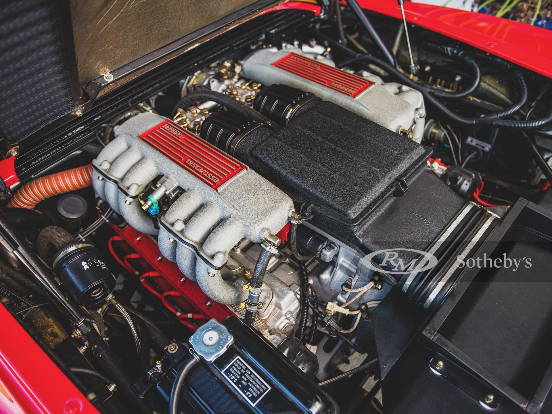 Легендарная Ferrari Testarossa с маленьким пробегом выставлена на продажу