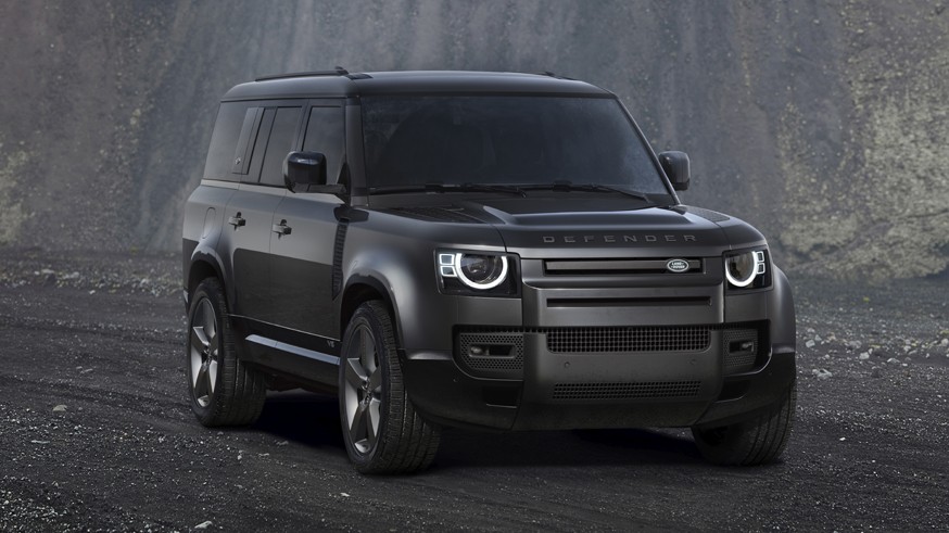 На фото: Land Rover Defender 130 V8