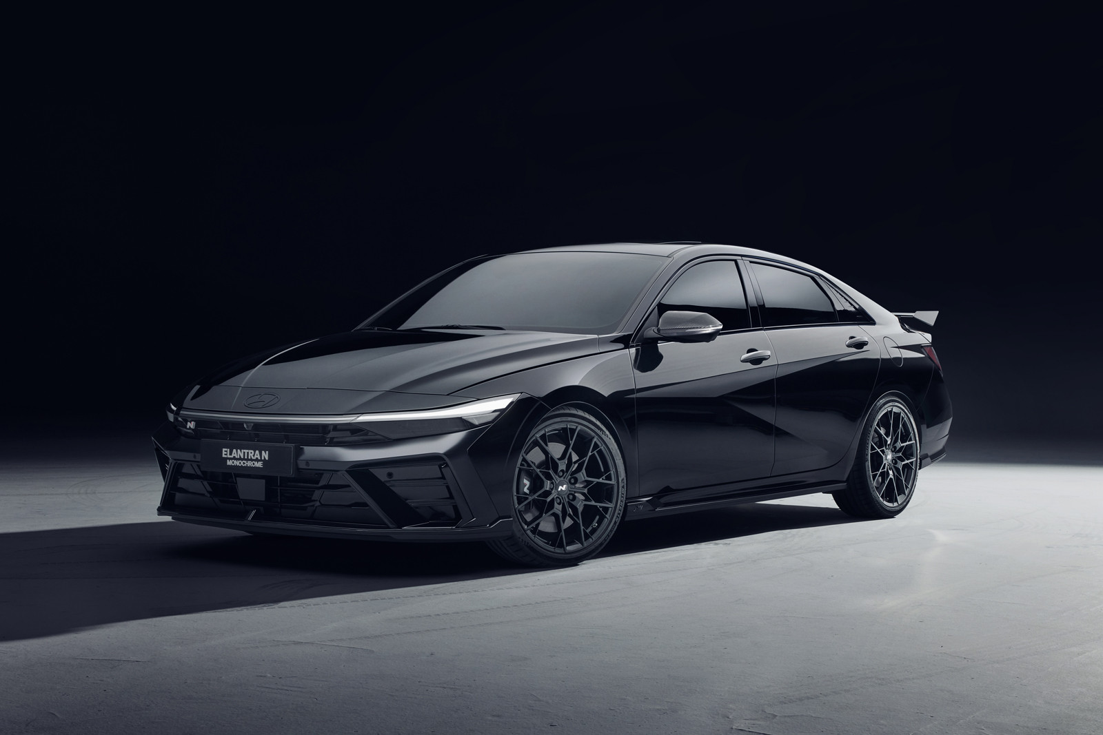 У спортседана Hyundai Elantra N появилась сдержанная версия Monochrome