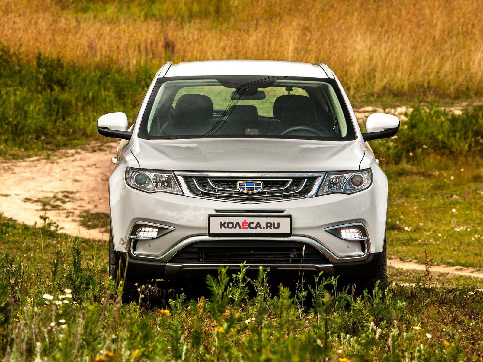 Geely atlas белый