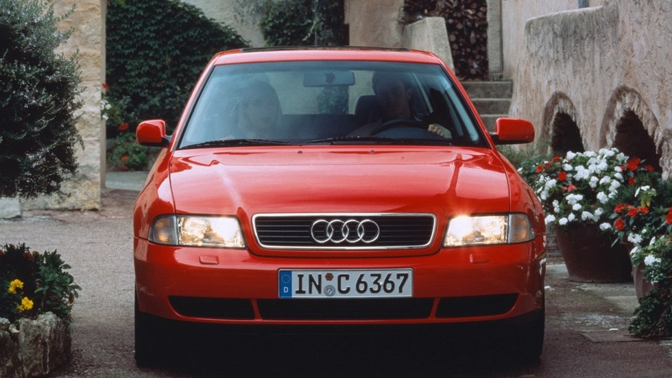 На фото: Audi A4 