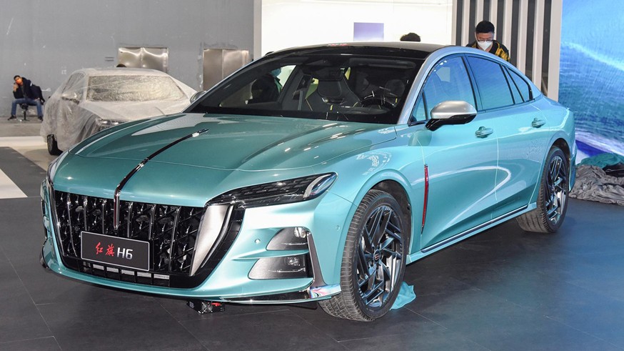 На фото: Hongqi H6