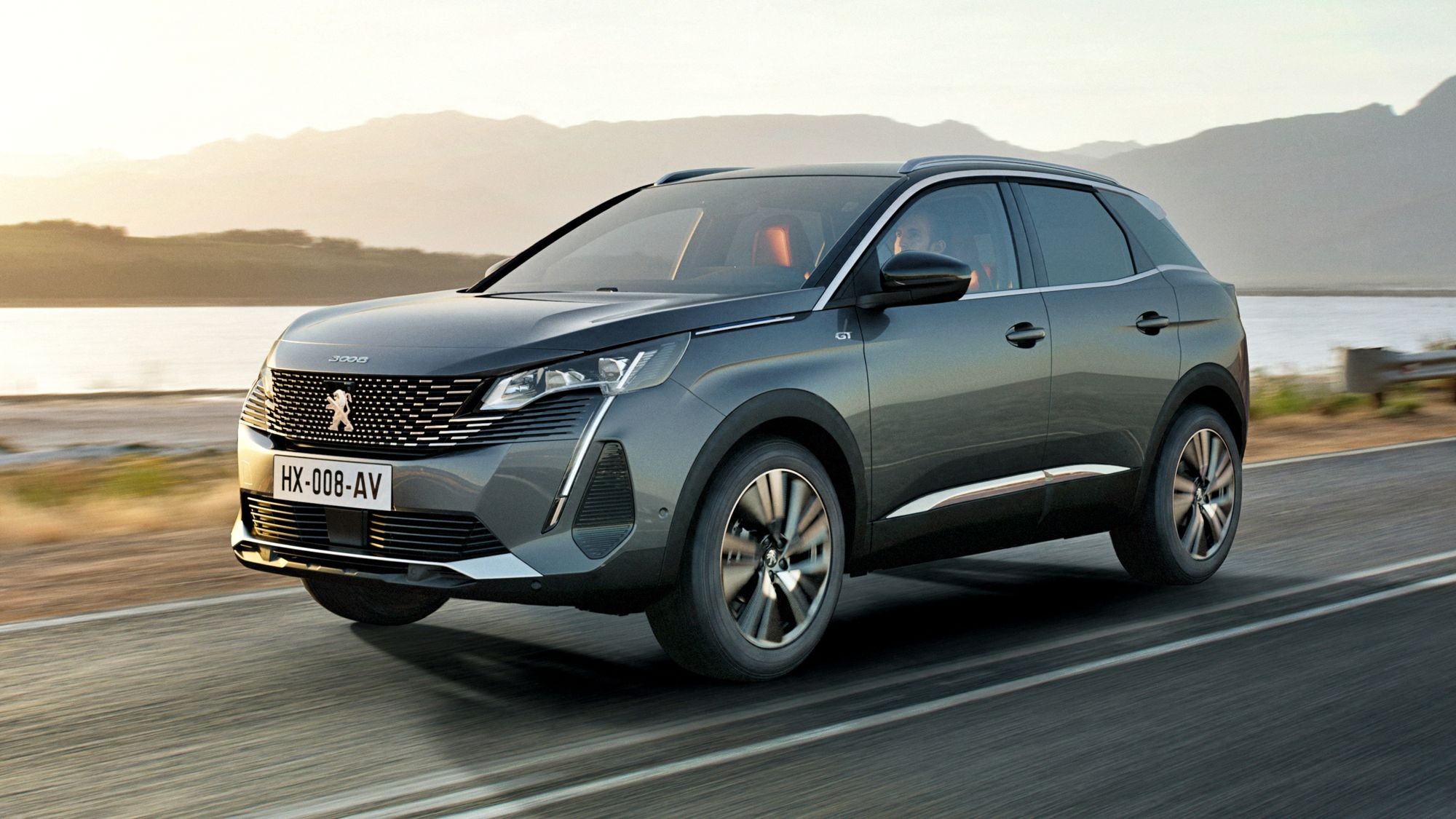 Обновлённый Peugeot 3008: теперь со светодиодными «клыками» и ночным «зрением»