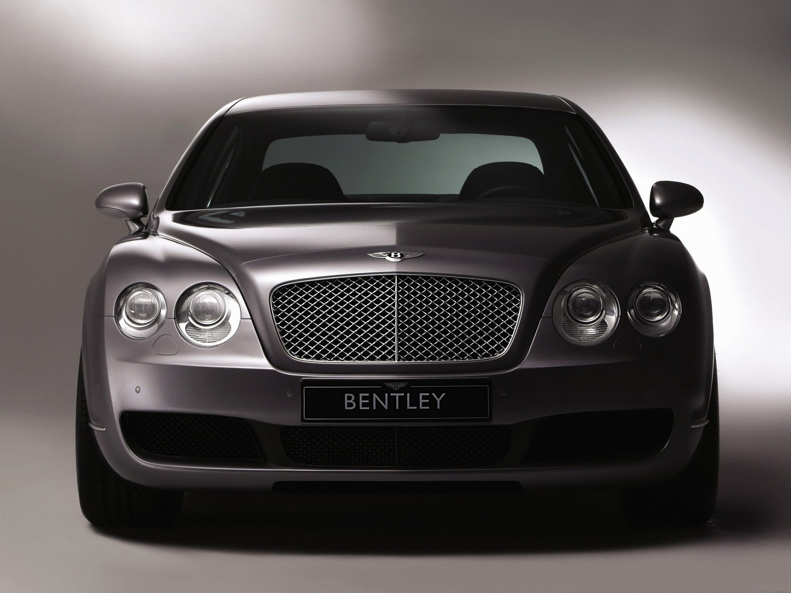 Bentley Continental Flying Spur спереди
