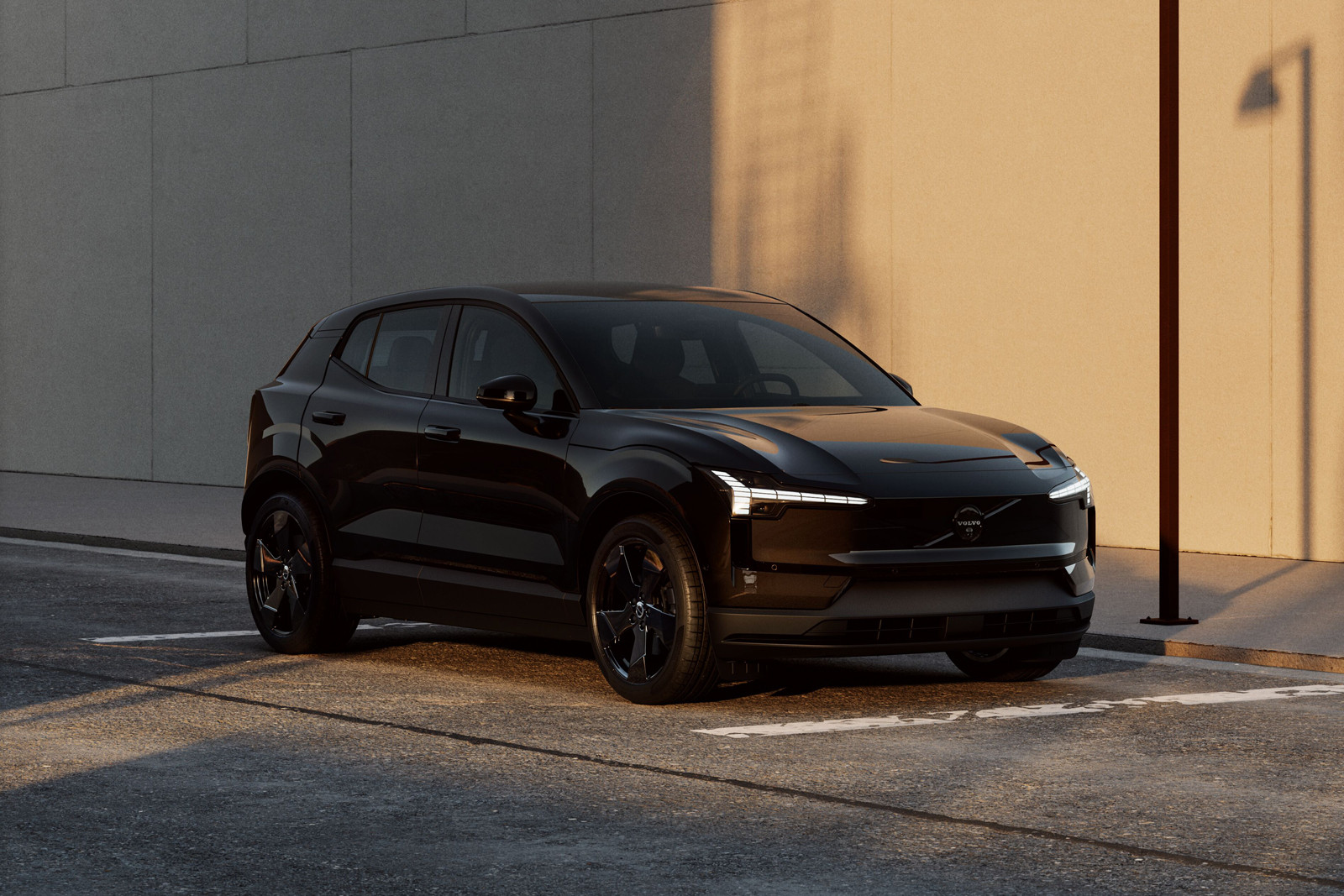 Кроссовер Volvo EX30 обзавёлся новой стартовой версией с более скромной техникой