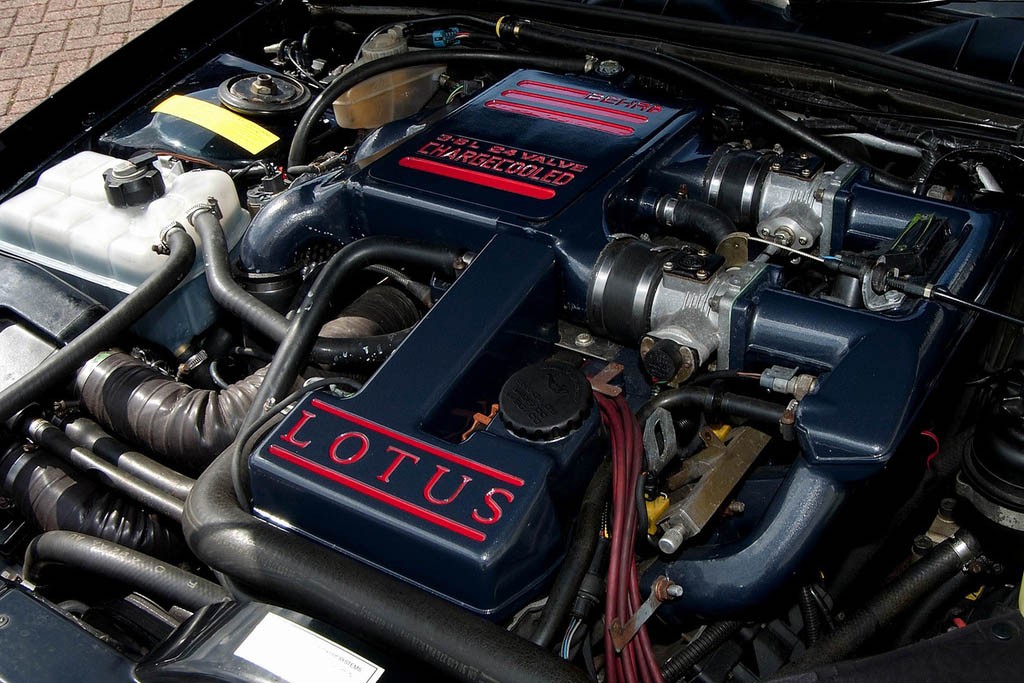Чужой мотор, рекордная динамика и рыночный провал: мифы и факты о Lotus Omega