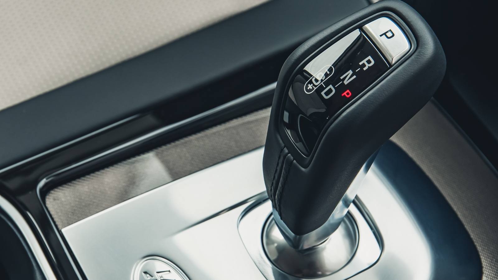 Тот же Evoque, только с ручками: тест-драйв обновлённого Land Rover Discovery Sport