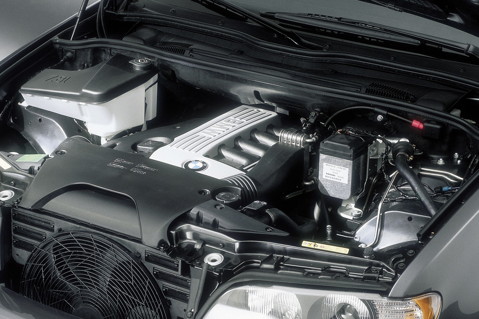 BMW X5 I с пробегом: дорогущая пневмоподвеска, простые тормоза и сюрпризы горячих моторов